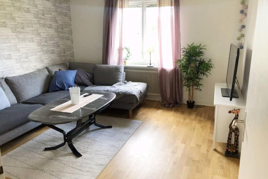 Vila Egen Laegenhet I 2-Familjshus Pa Landet. Tierp Exteriér fotografie